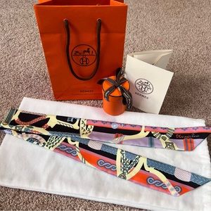 Hermes silk Twilly Fantaisie D’Etriers Navy blue purple marine mauve jaune
